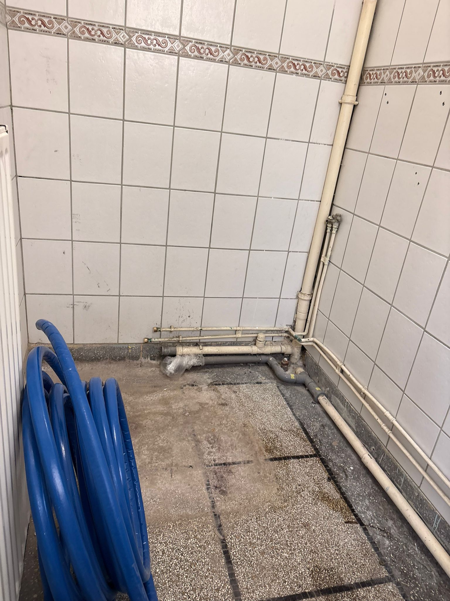 Remplacement douche avant travaux - ancienne tuyauterie à Liège - TS Pro-Tech